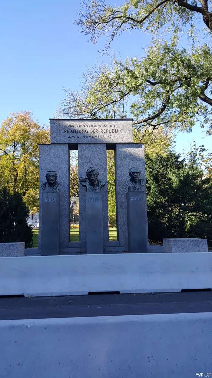 包含英国乒乓球队血洗奥地利乒乓球队，奥恰洛夫制霸全场的词条