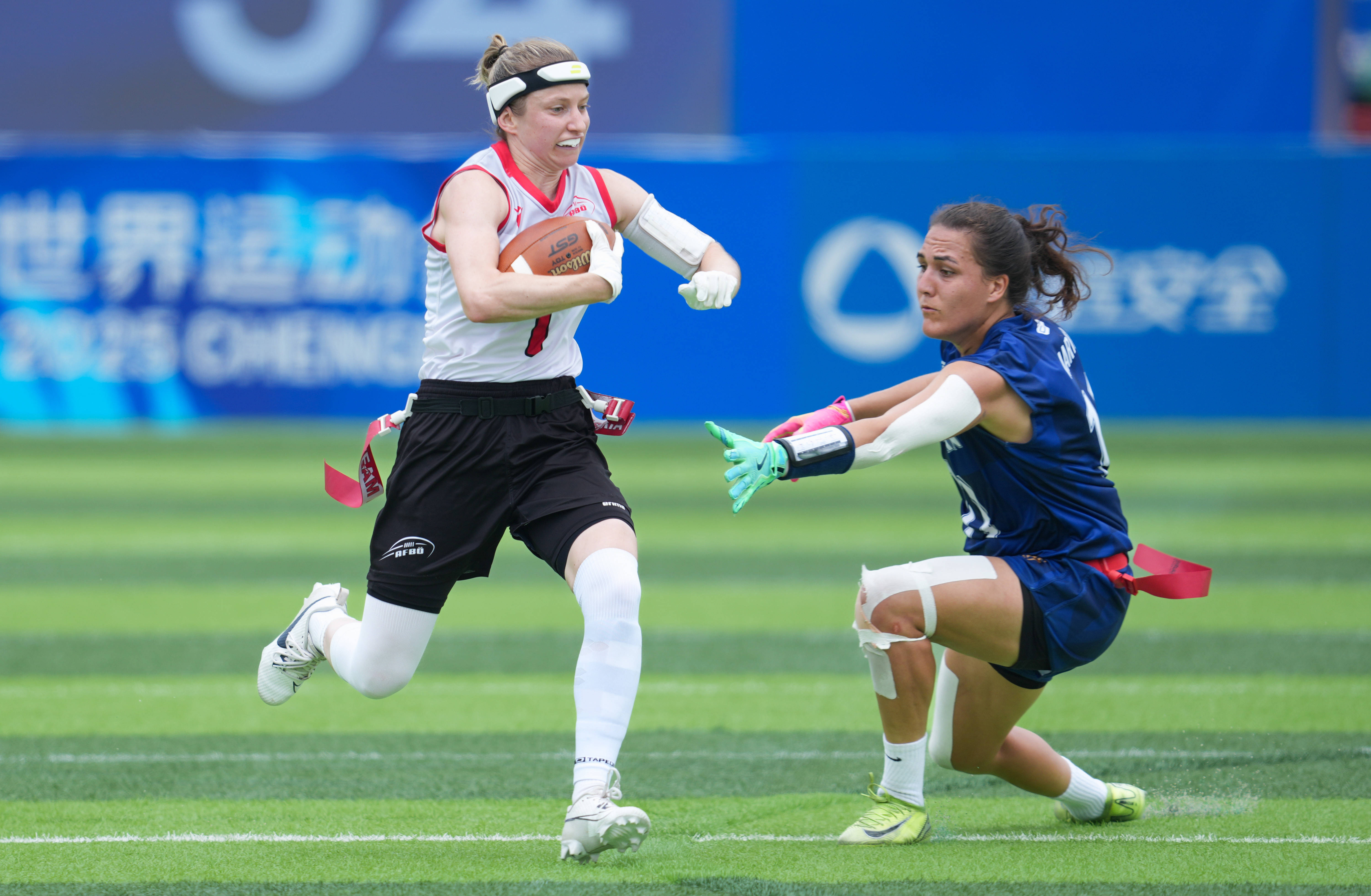 包含英国乒乓球队血洗奥地利乒乓球队，奥恰洛夫制霸全场的词条