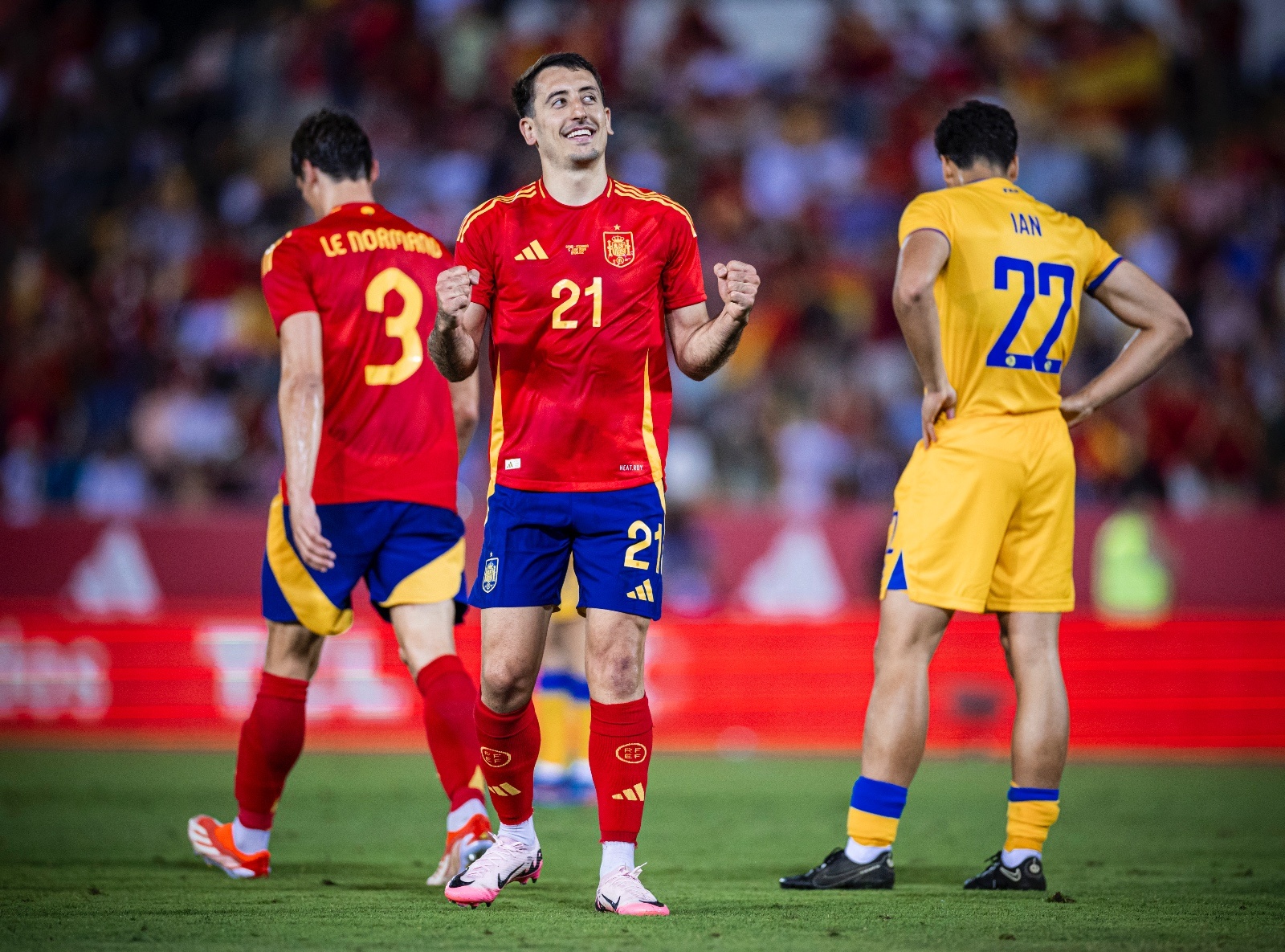 关于德国绝地反击塞维利亚，托雷斯完成帽子戏法的信息