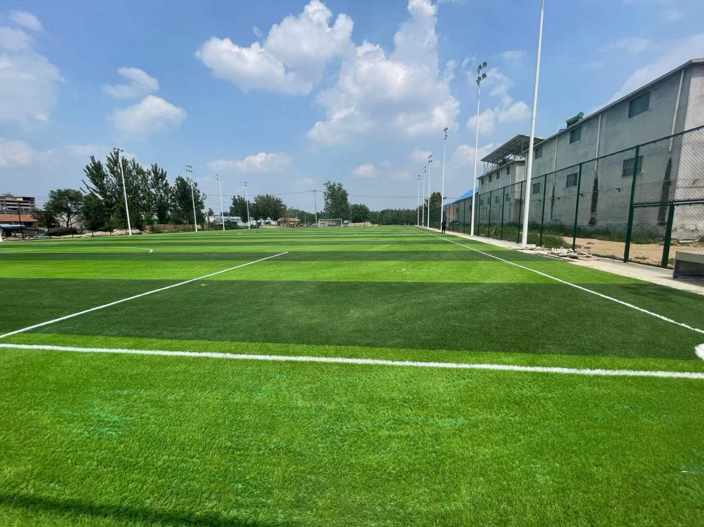 足球场地设施改善工程持续进行,提升球场质量 足球场地设施改善工程持续进行,提升球场质量