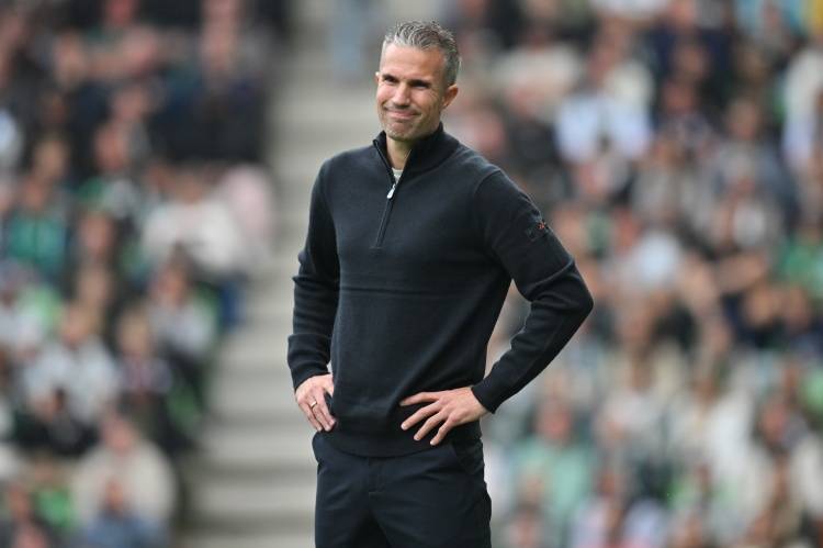 关于中国血洗曼联，范佩西统治全场的信息