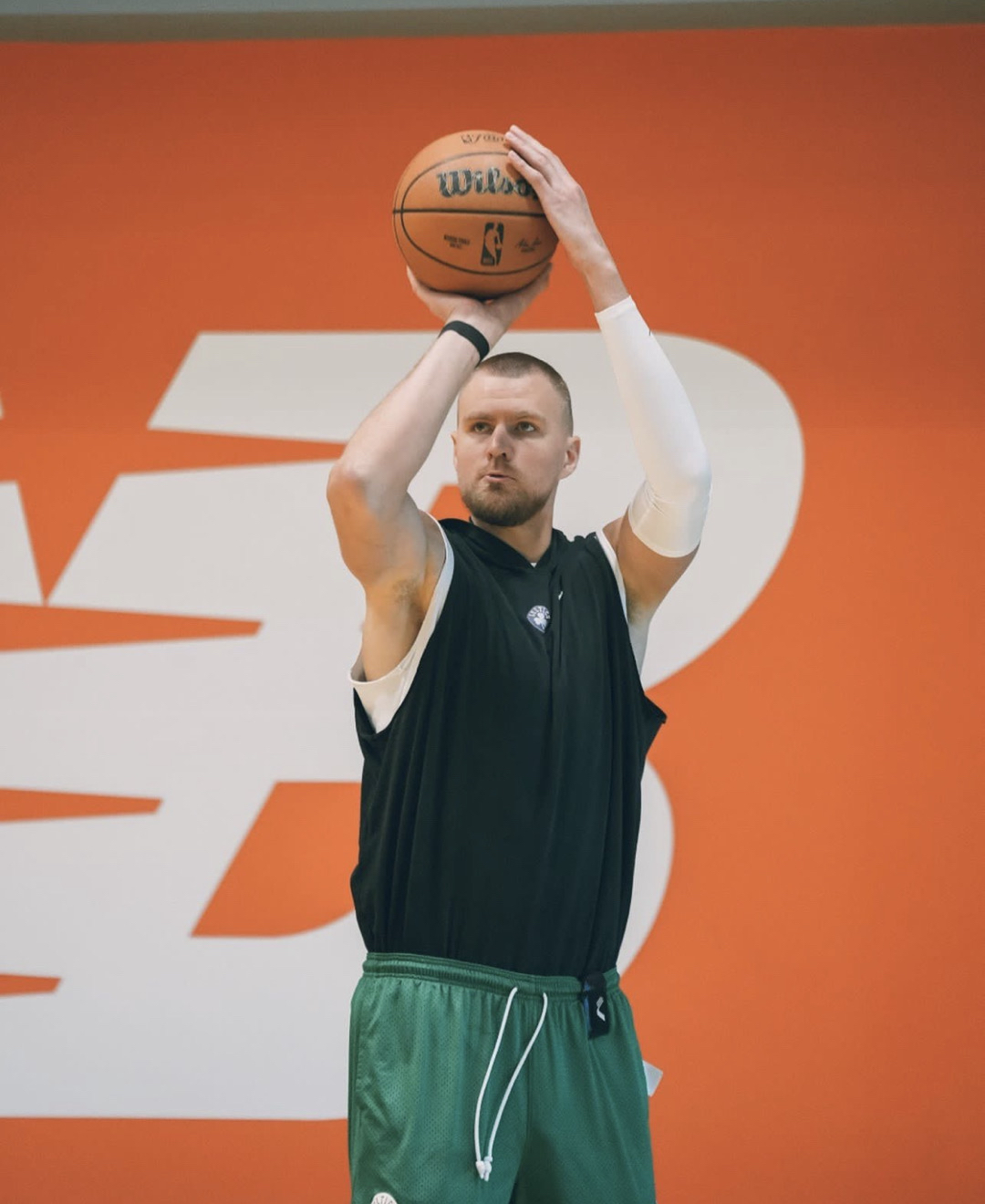 日本男篮逆转勇士B队，波尔津吉斯爆发神勇的简单介绍