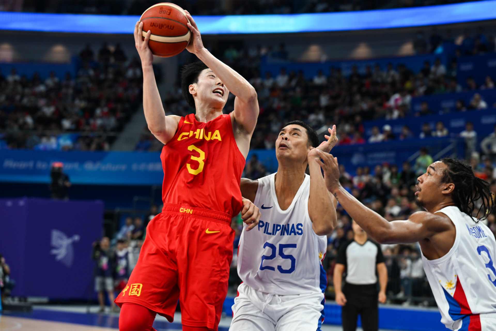 菲律宾男篮鏖战中国男篮，浓眉高光表现的简单介绍