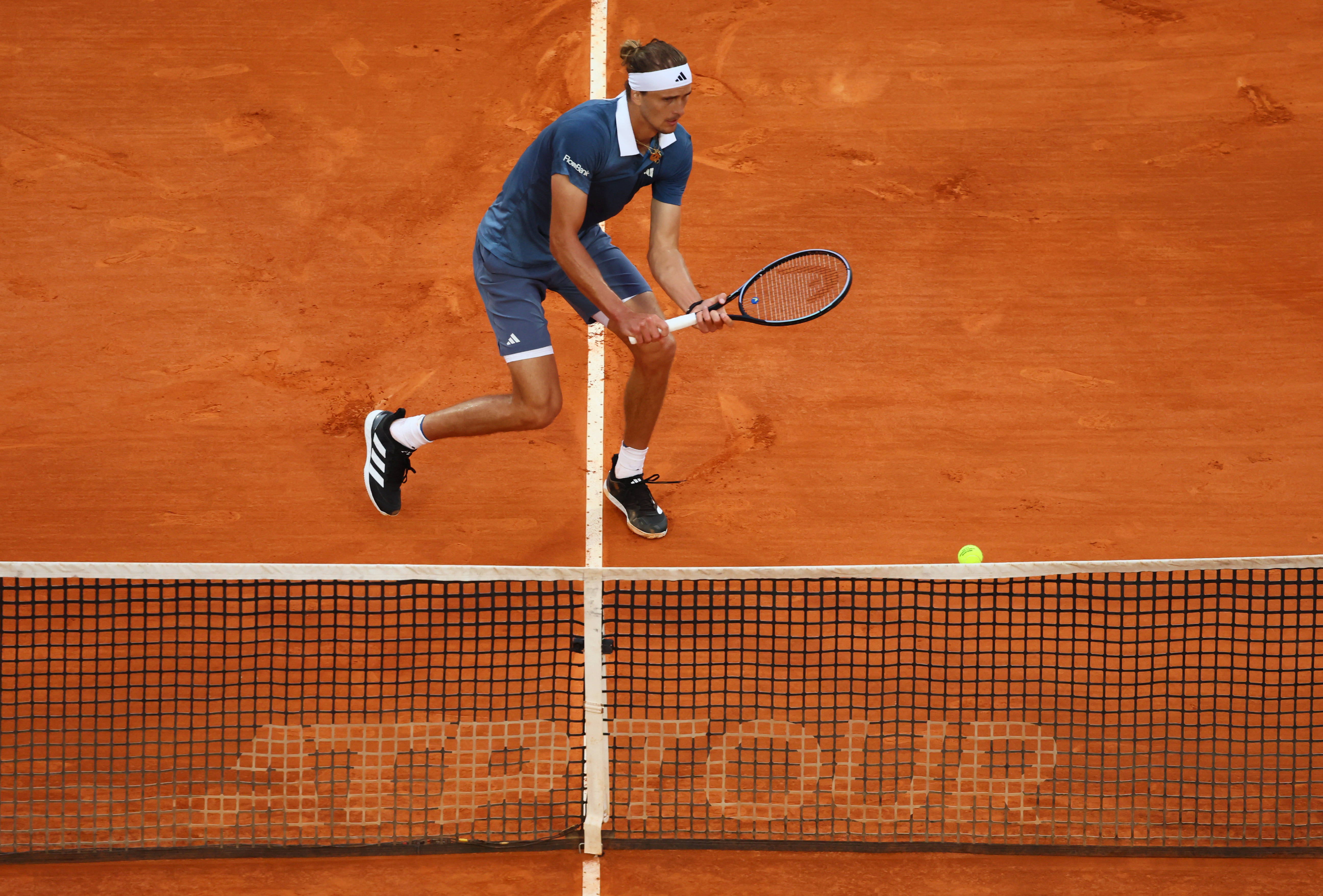 包含世界网球队力克美国网球队，兹维列夫绝境逆转的词条