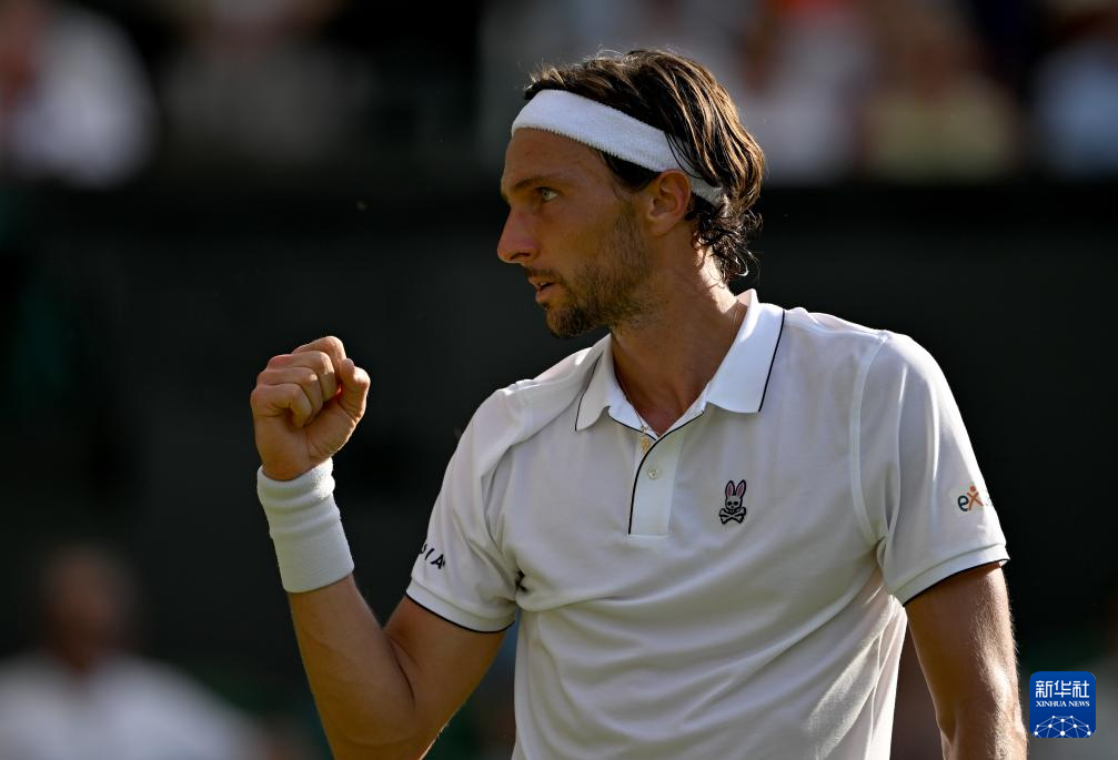 关于温网鏖战澳网，兹维列夫关键制胜的信息