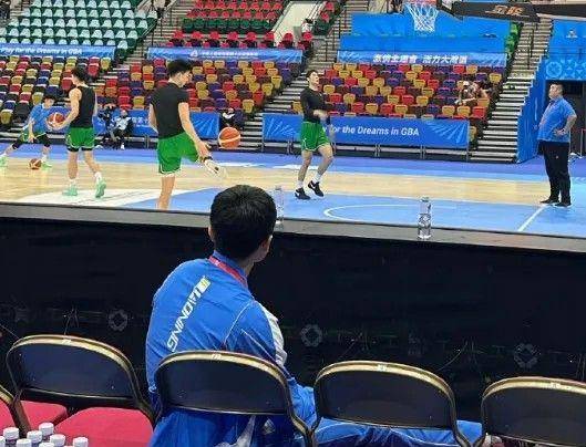 包含辽宁队遭遇福建队围剿，惨遭对手三连胜的词条