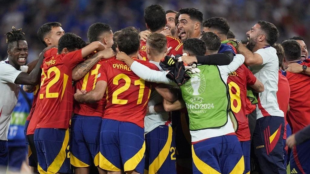 开云下载-狂热角逐！欧洲足球豪门对垒