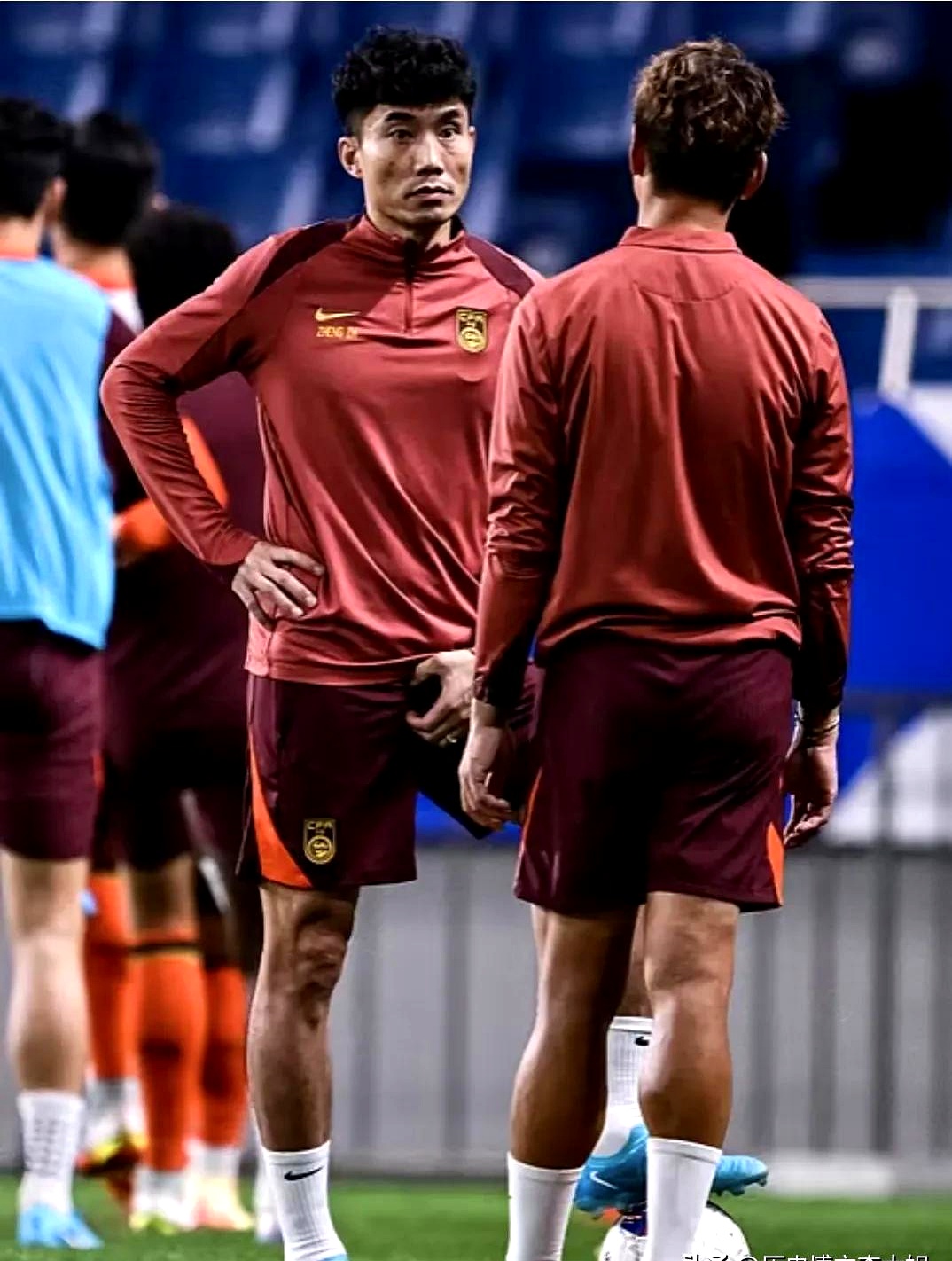 包含国内足球争锋再现,剑拔弩张,谁能称雄?的词条 包含国内足球争锋再现,剑拔弩张,谁能称雄?的词条