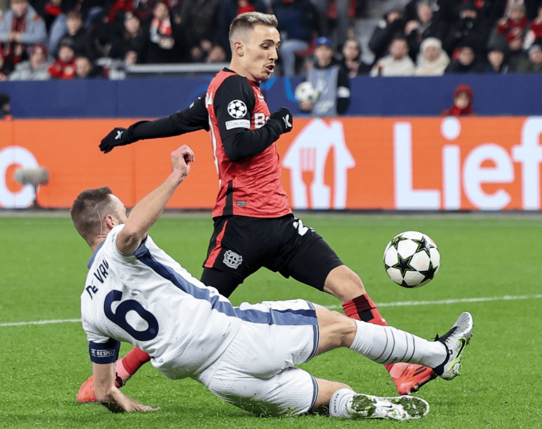 切尔西奋力卫冕夺冠,马德里再度遭遇失利的简单介绍 切尔西奋力卫冕夺冠,马德里再度遭遇失利的简单介绍