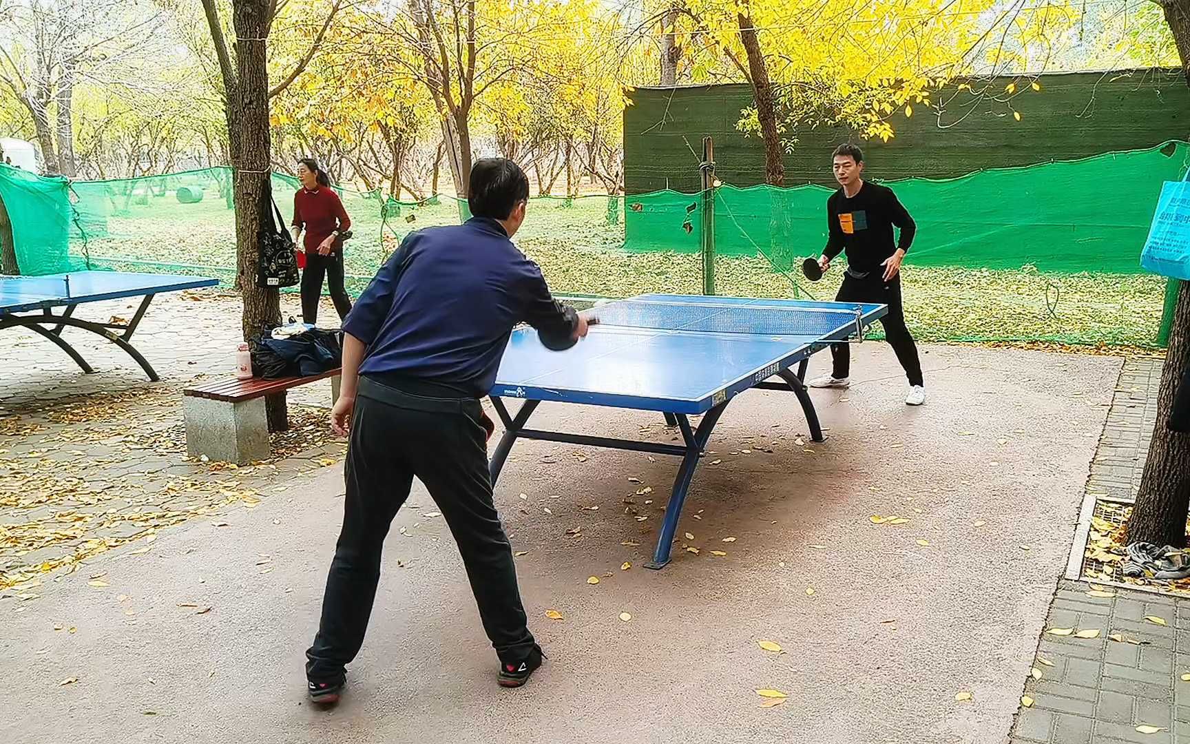 乒乓球项目露天比赛引发观众热情的简单介绍 乒乓球项目露天比赛引发观众热情的简单介绍