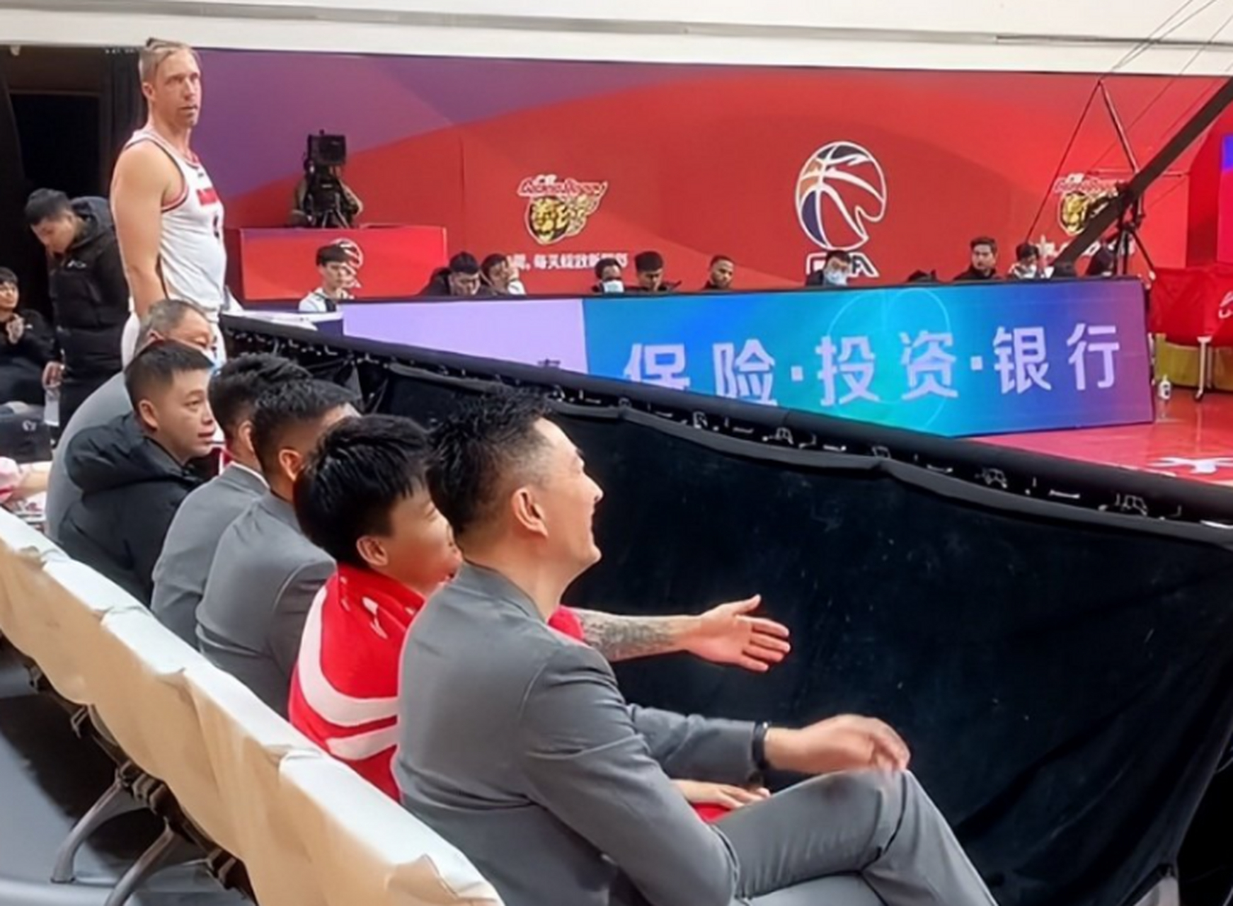 包含菲律宾男篮客场胜利，继续征程的词条