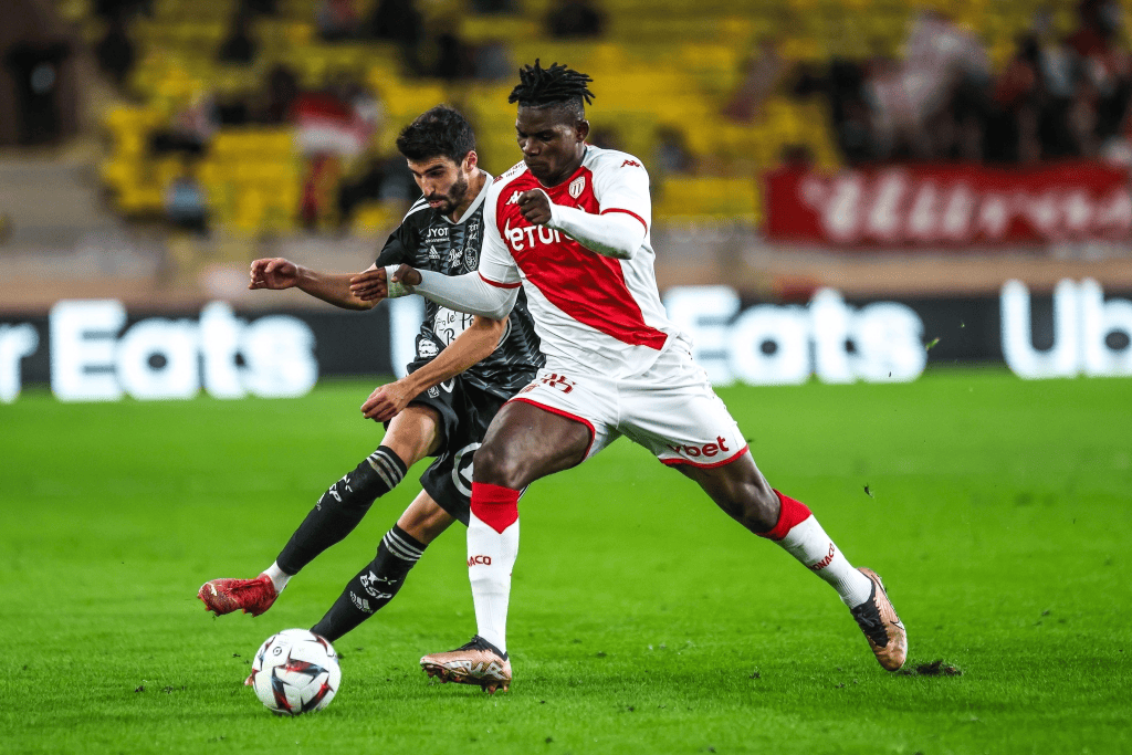 关于摩纳哥客场战平，与对手难分高下的信息