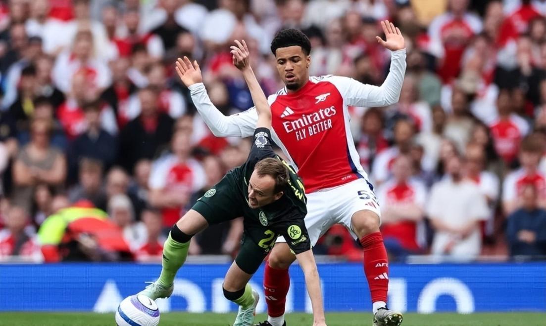 关于曼联憾平阿森纳，争冠形势依然激烈的信息