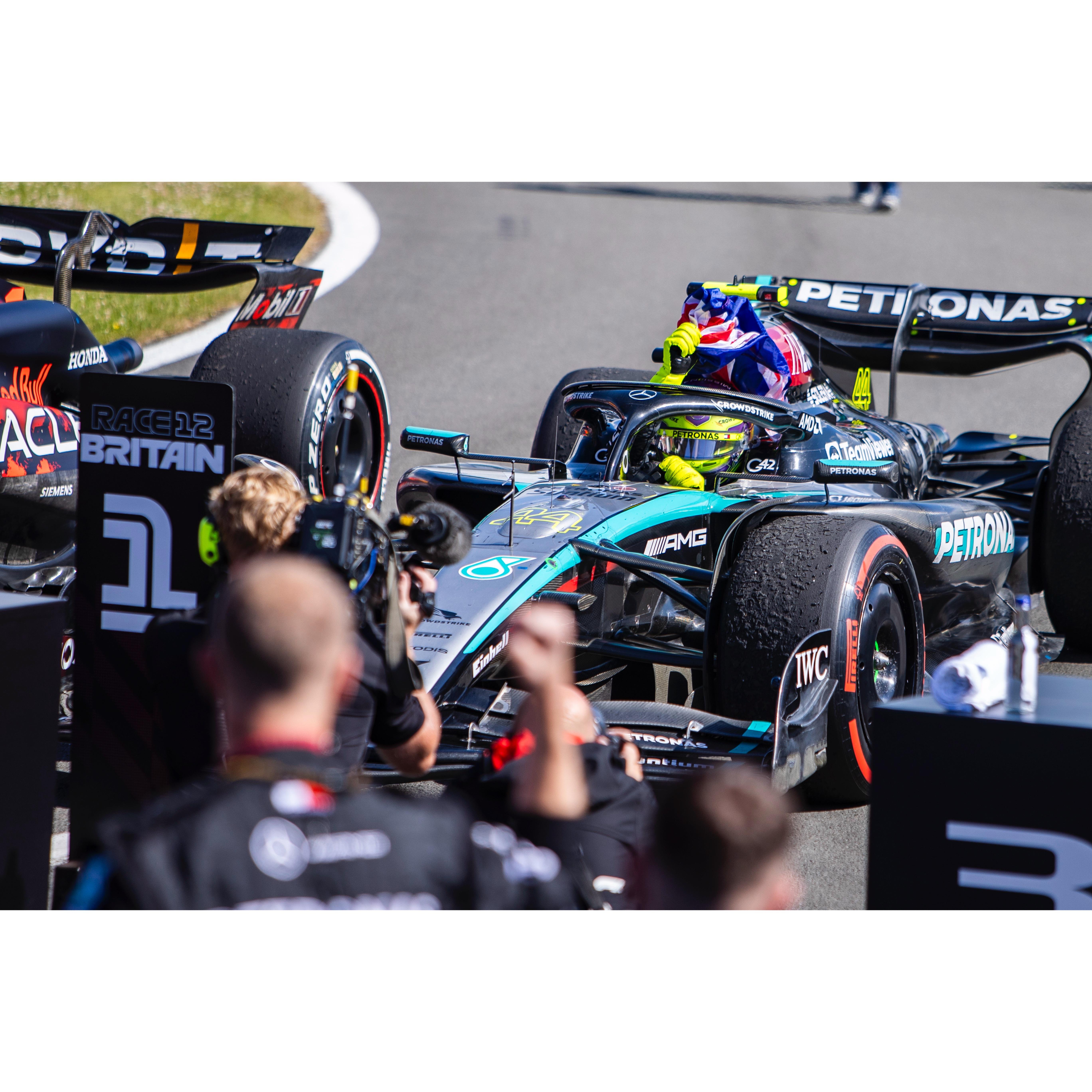 包含哈斯车队碾压迈凯伦，汉密尔顿高光表现的词条