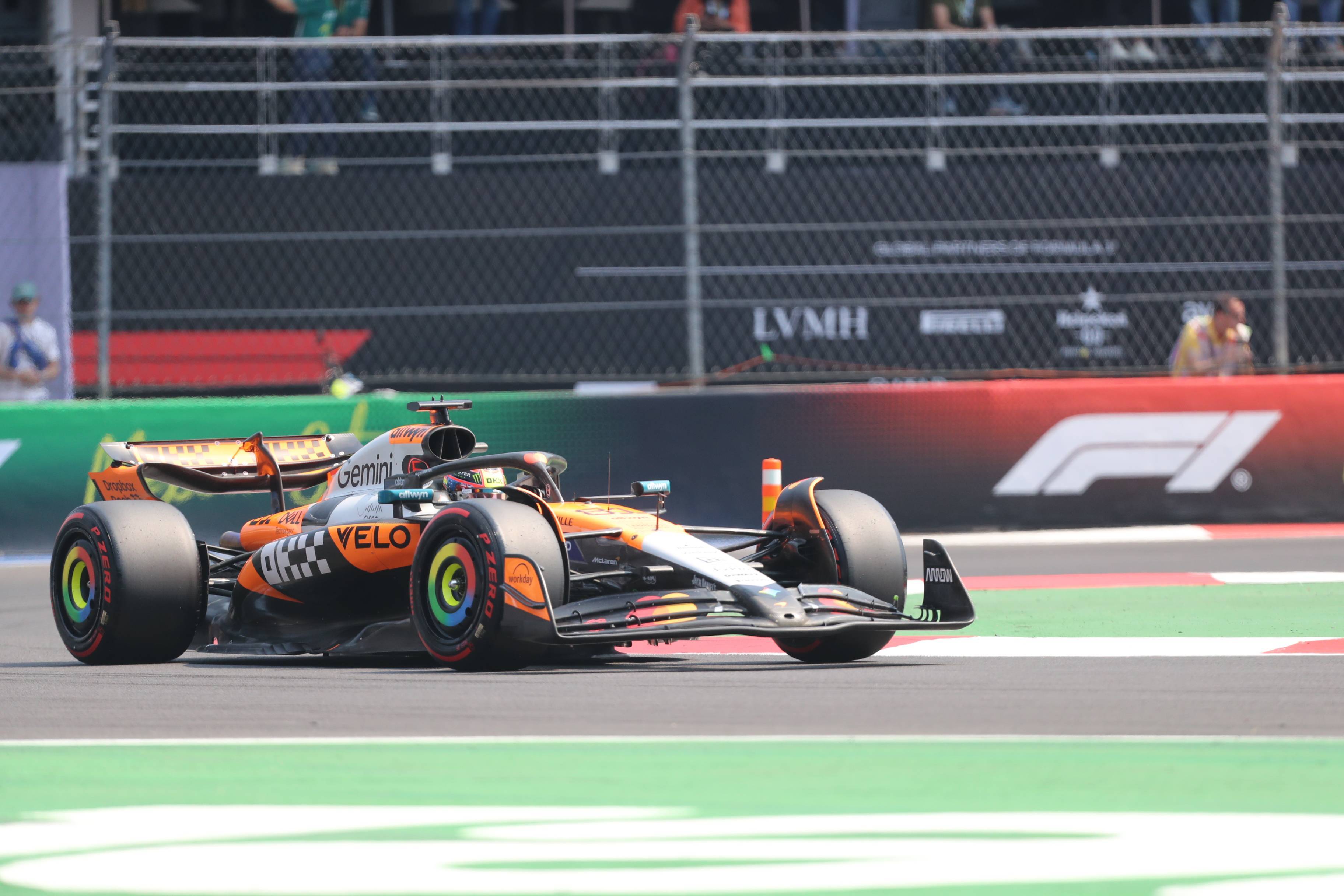 包含哈斯车队碾压迈凯伦，汉密尔顿高光表现的词条