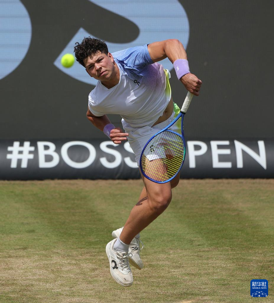 美国网球队翻盘西班牙网球队，兹维列夫爆发神勇的简单介绍